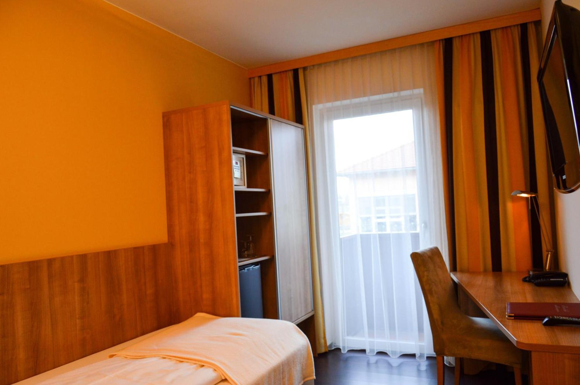 Hotel Roemerhof تولين المظهر الخارجي الصورة