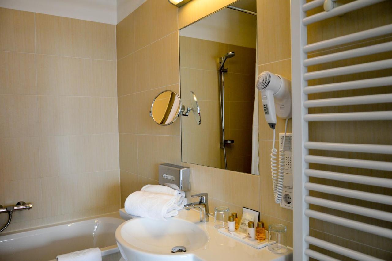 Hotel Roemerhof تولين المظهر الخارجي الصورة
